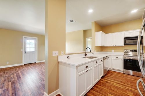 136 Holmstrom St, Hutto, TX, 78634-5286 | Card Image