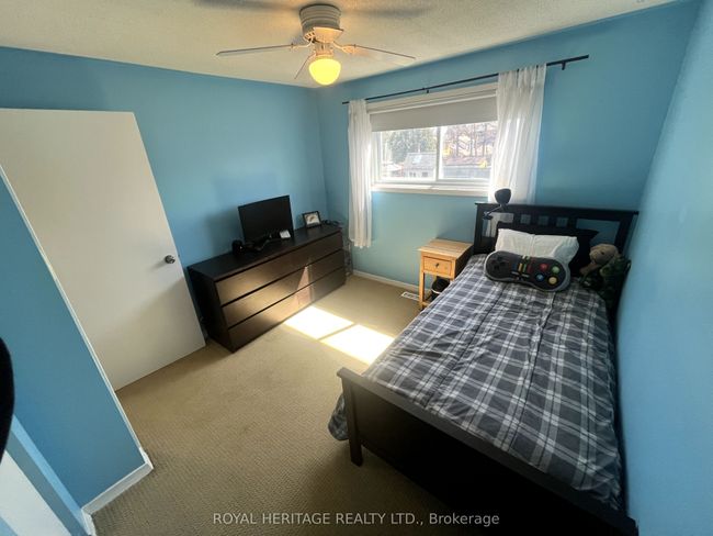 681 Athol St E, House attached with 4 bedrooms, 2 bathrooms and 5 parking in Oshawa ON | Image 21
