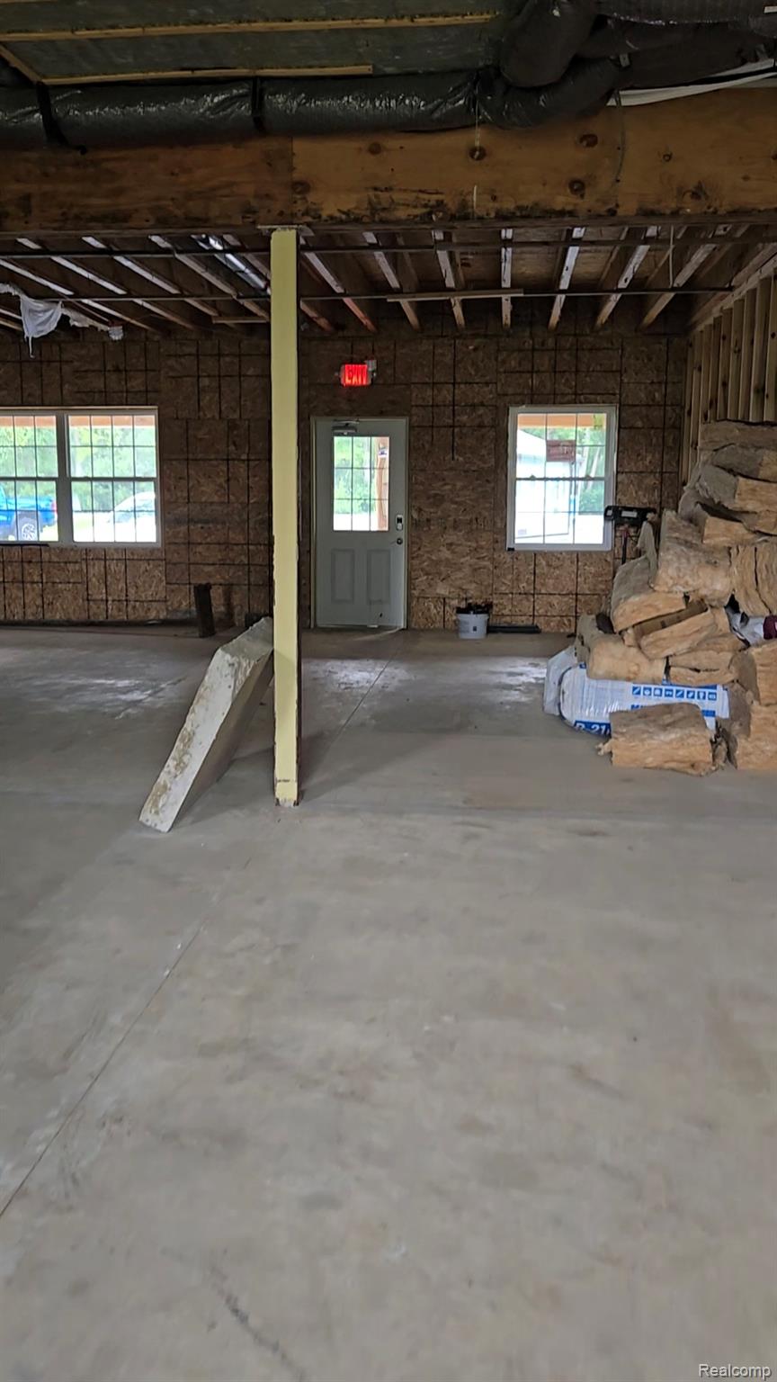 Commercial Lease in Hamburg Township 5