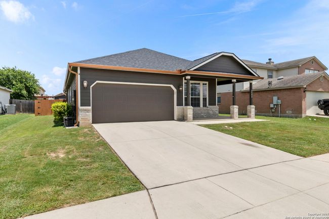 Slightly sloped driveway. | Image 28
