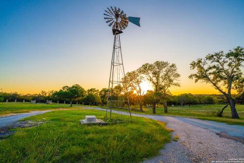 327 Waring Welfare Rd, Boerne, TX, 78006-7927 | Card Image