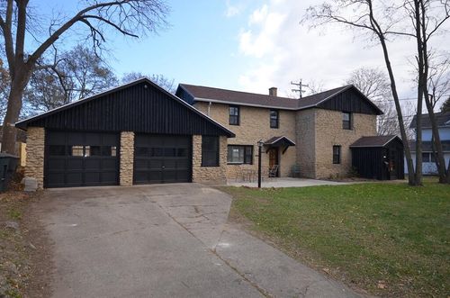 119 S 4th St, Whitewater, WI, 53190-1947 | Card Image