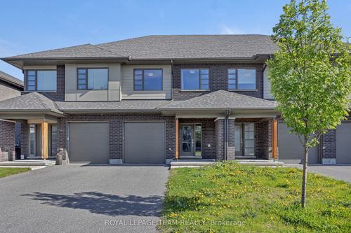 522 Borbridge Ave, Manotick, ON, K4M0H9 | Card Image
