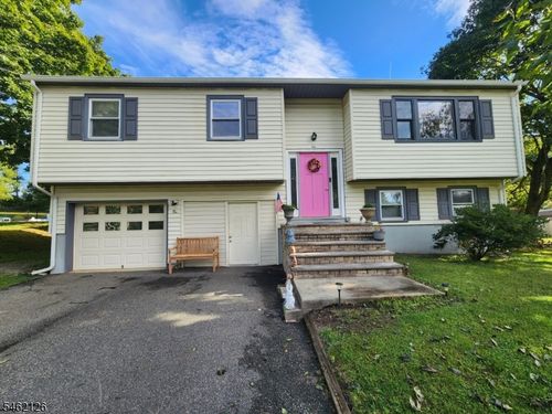 10 Parkview Dr, Hackettstown, NJ, 07840-4118 | Card Image