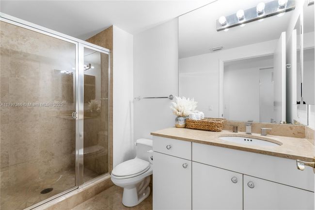 APT-1008 - 4779 Collins Ave, Condo with 3 bedrooms, 2 bathrooms and null parking in Miami Beach FL | Image 11