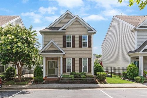 30-8236 Lee Hall Ave, Suffolk, VA, 23435-3445 | Card Image