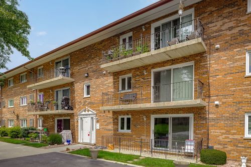 apt-3h-9420 Greenbriar Dr, Hickory Hills, IL, 60457-2702 | Card Image