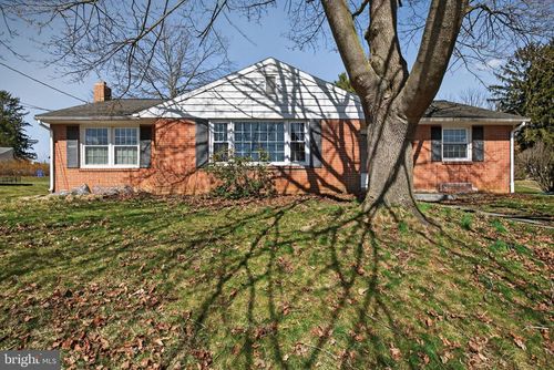 549 Oak Ridge Dr, MILLERSVILLE, PA, 17551-2017 | Card Image
