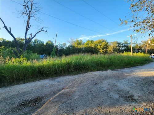 612 S Criswell St, Mart, TX, 76664-1614 | Card Image