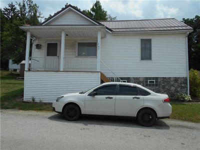 207 S Quarry St, House other with 2 bedrooms, 1 bathrooms and 1 parking in East Huntingdon PA | Image 1