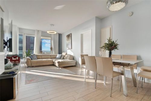 5d-118 Ocean Prom, Far Rockaway, NY, 11694 | Card Image