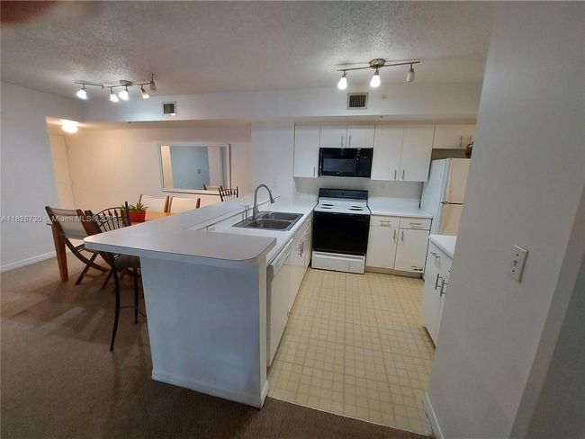APT-125 - 2640 S University Dr, Condo with 2 bedrooms, 2 bathrooms and null parking in Davie FL | Image 11