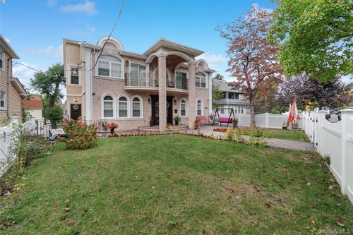 19319 109th Rd, Saint Albans, NY, 11412-1609 | Card Image