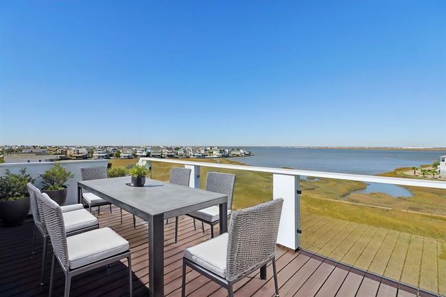 Your OWN rooftop deck! | Image 7