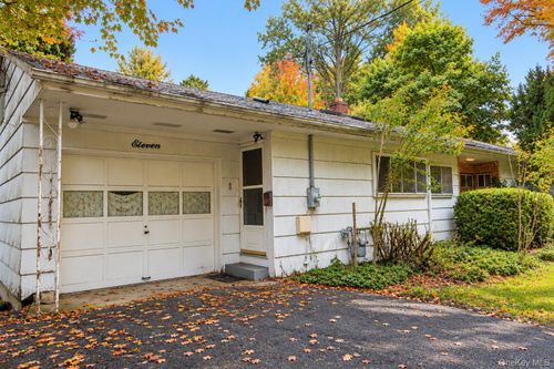 11 Mayer Dr, Suffern, NY, 10901-3827 | Card Image