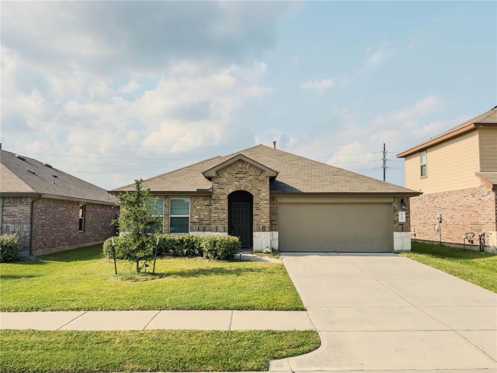 Petunia Falls Ln, Rosharon, TX 77583