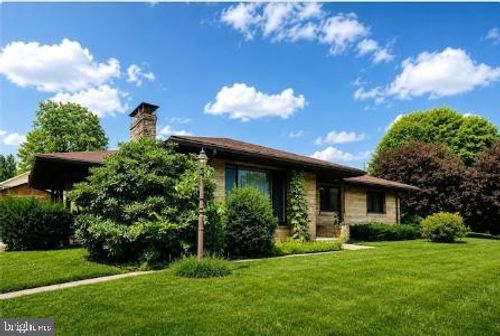 9 E North St, Summit Hill, PA, 18250-1240 | Card Image
