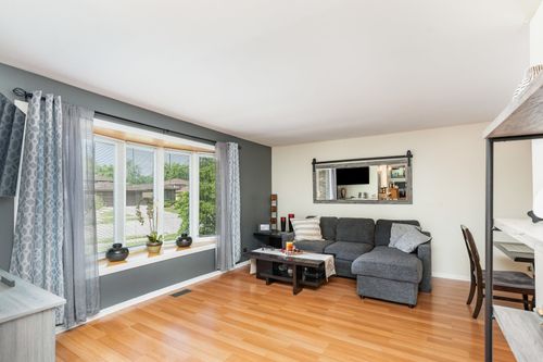 8901 Leslie Dr, Orland Hills, IL, 60487-5995 | Card Image