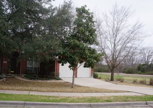 105 W Oxford Dr, Pflugerville, TX, 78660-4607 | Card Image