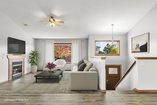 1032 Vista Ridge Dr, Mount Horeb, WI, 53572-2394 | Card Image