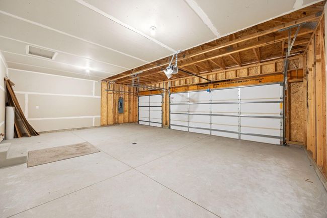 Large 3-Car Garage | Image 18