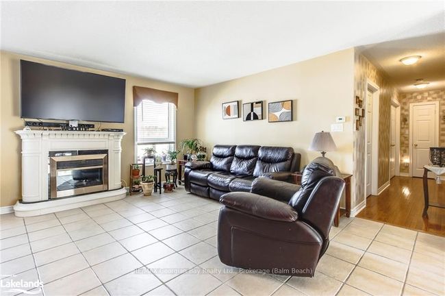 Living Room | Image 11
