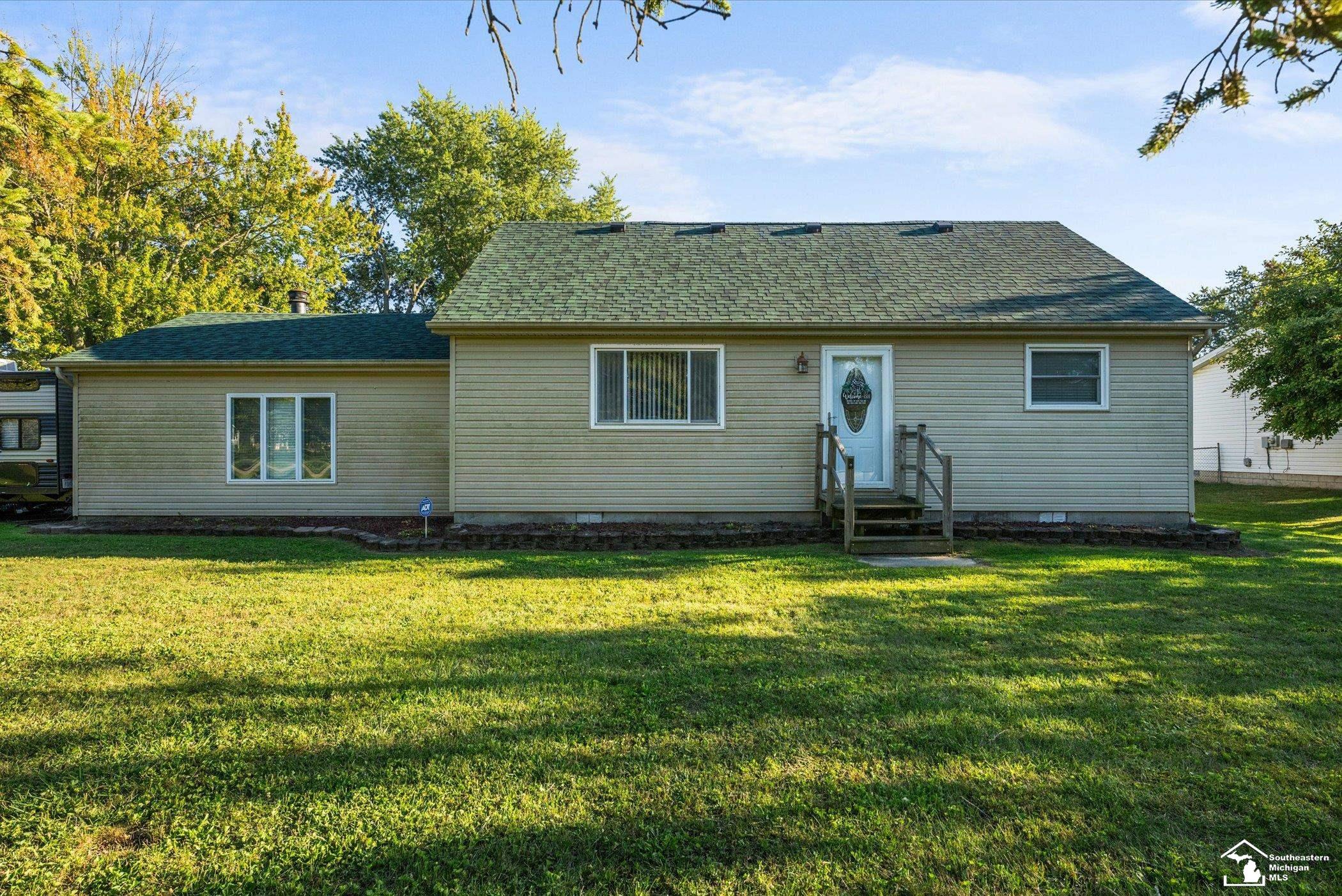 Clayton St, Erie, MI 48133