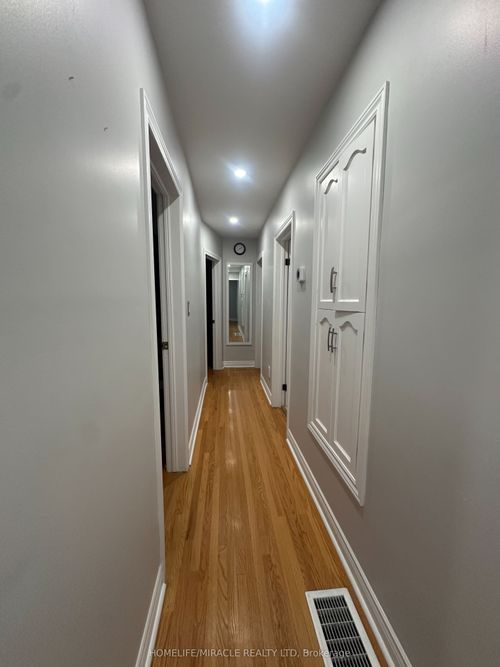 88 Maywood Rd, Kitchener, ON, N2C2A4 | Card Image