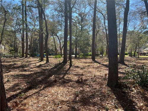 667 Colonial Dr, Hilton Head Island, SC, 29926-4201 | Card Image
