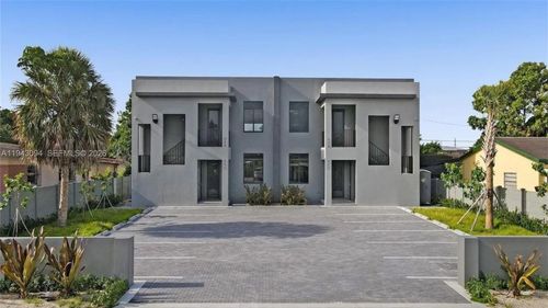 444-444 E 16th St, Hialeah, FL, 33010-3249 | Card Image