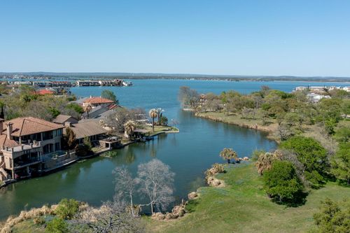 104 Horseshoe Bay Blvd, Horseshoe Bay, TX, 78657-6180 | Card Image