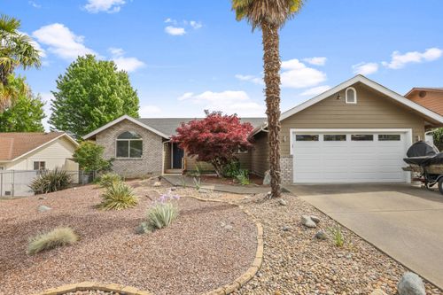 905 Nw Regent Dr, Grants Pass, OR, 97526-3390 | Card Image