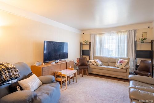 14021 Huff Dr, Warren, MI, 48088-4820 | Card Image