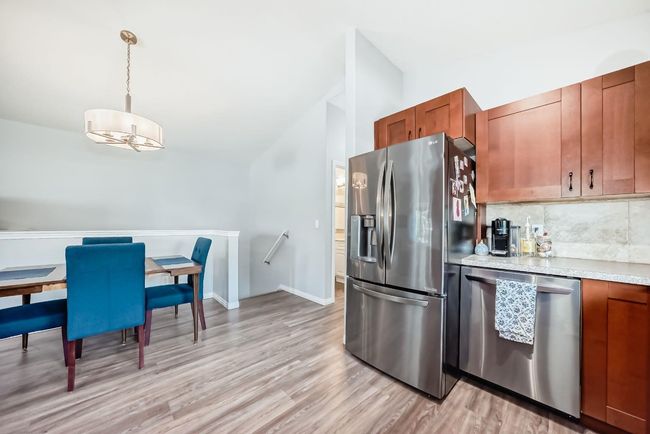 207 Deerview Way Se, Townhouse with 3 bedrooms, 2 bathrooms and 1 parking in Calgary AB | Image 7