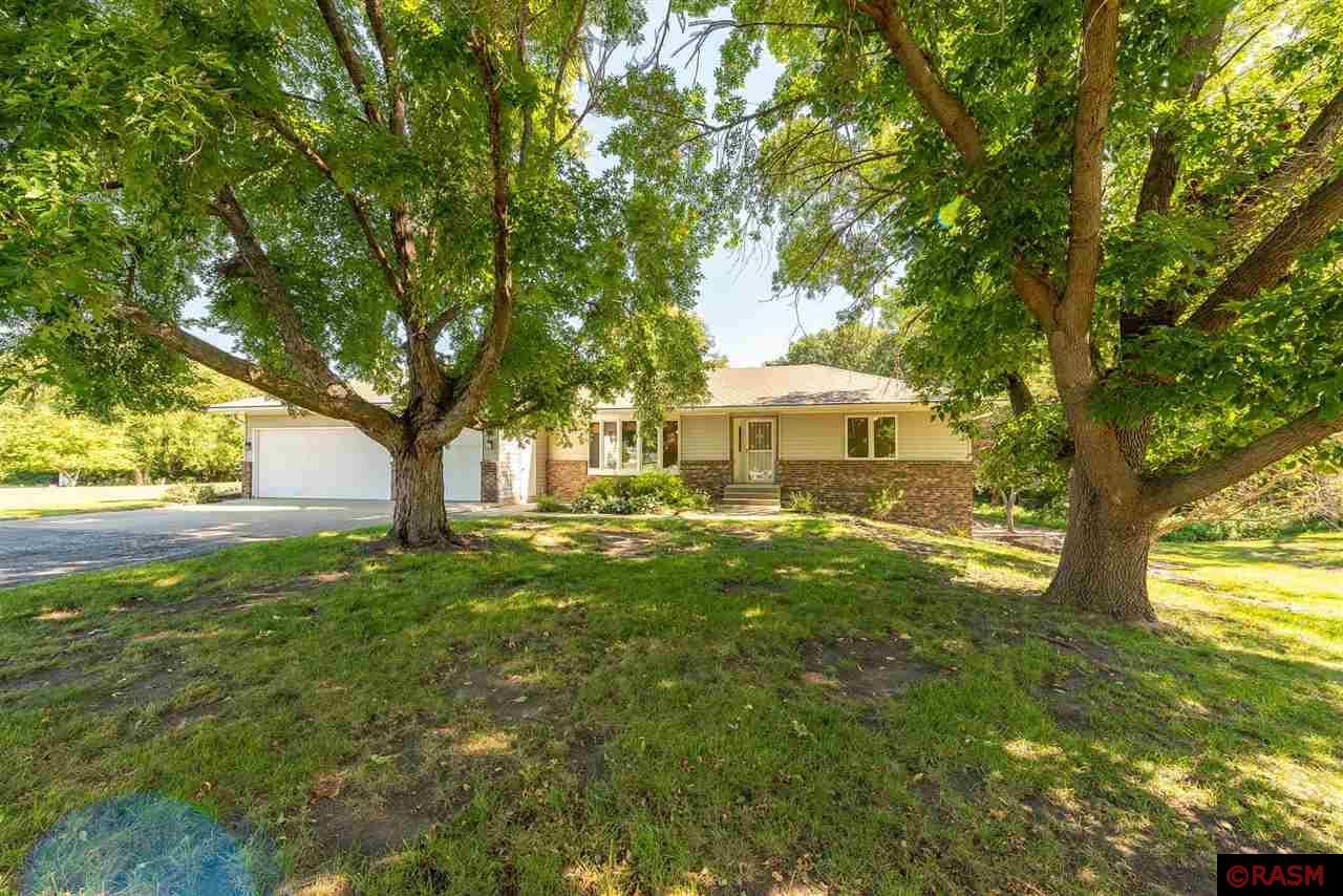 Hensonshire Dr, Mankato, MN 56001