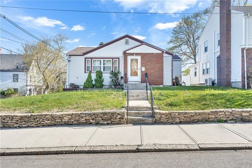 90 Woodbine St, Providence, RI, 02906-2544 | Card Image