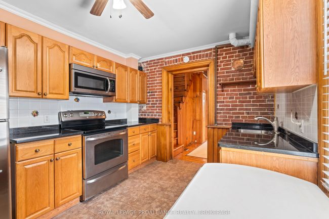 270 Wellington St, House attached with 2 bedrooms, 2 bathrooms and null parking in Kingston ON | Image 12