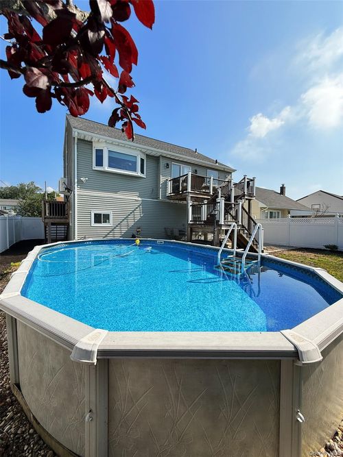 22 Wilshire Ct, Freeport, NY, 11520-6233 | Card Image