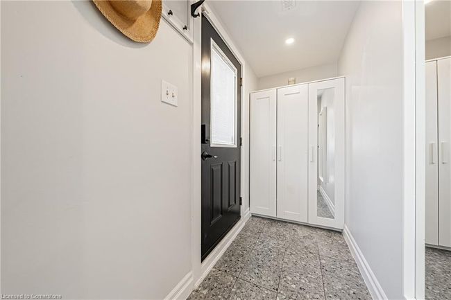6 Iris Crt, House other with 7 bedrooms, 4 bathrooms and 13 parking in Carlisle ON | Image 43