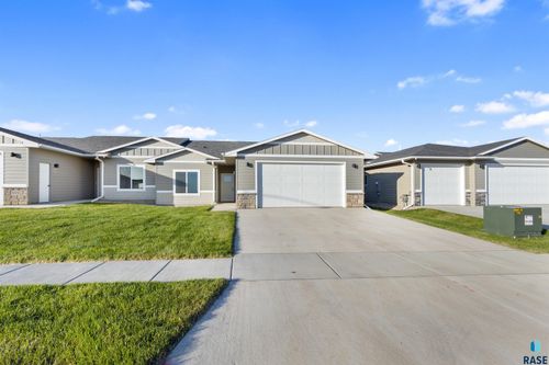 8008 E Marana St Street, Sioux Falls, SD, 57110 | Card Image