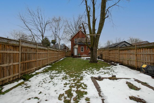666 Lorne Ave, Home with 5 bedrooms, 3 bathrooms and 1 parking in London ON | Image 37