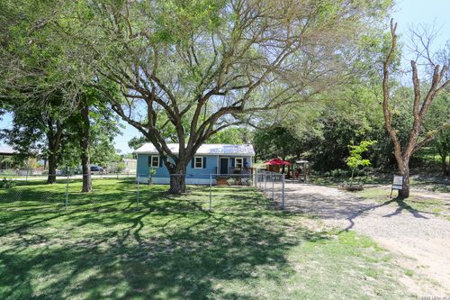 124 Cove Dr, Pipe Creek, TX, 78063-5707 | Card Image