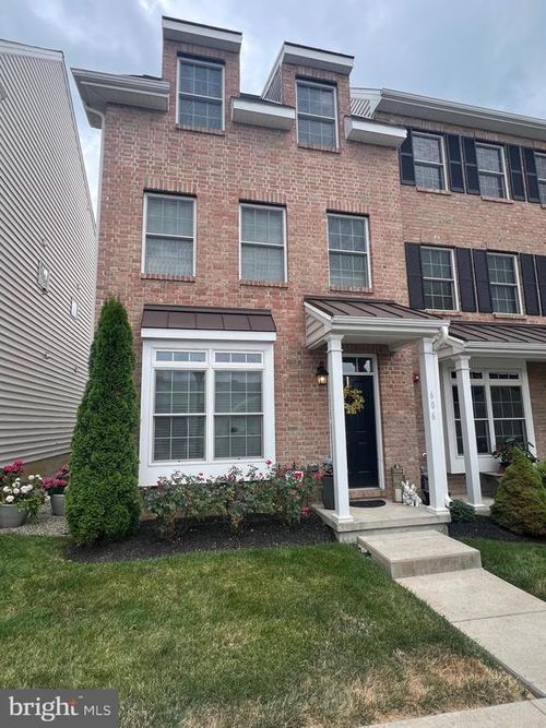 602 D St, KENNETT SQUARE, PA, 19348-3273 | Card Image