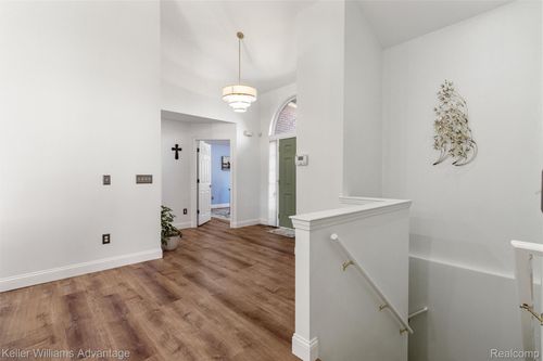 57-651 Woodhaven Dr, Commerce Twp, MI, 48390-3298 | Card Image