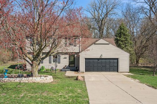 3148 Lincoln Way, Clinton, IA, 52732-9743 | Card Image