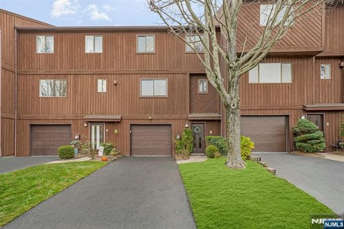 10 Penney Ct, Hawthorne, NJ, 07506-3439 | Card Image