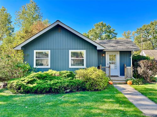 3206 Rio Vista St, Commerce Township, MI, 48382-4157 | Card Image