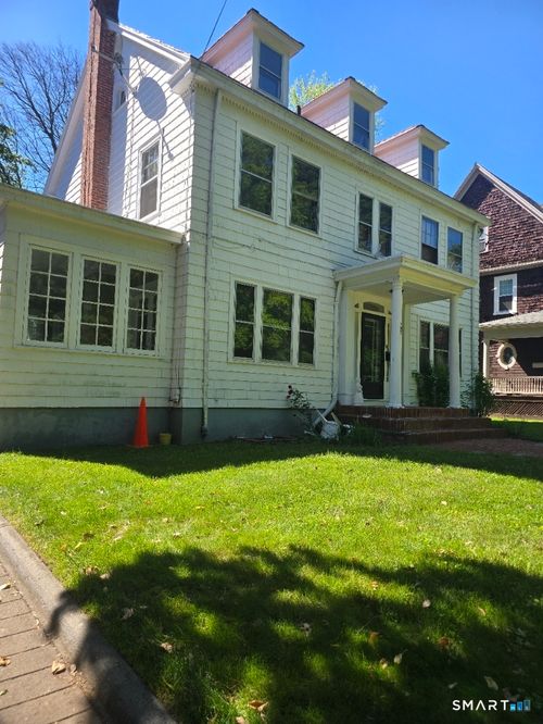 197 Ridgefield St, Hartford, CT, 06112-1837 | Card Image