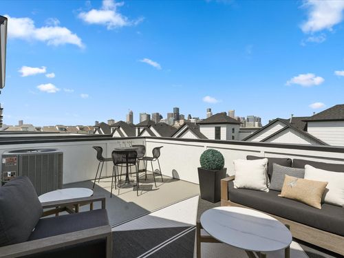 2208 Dennis St, Houston, TX, 77004-1326 | Card Image