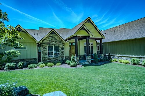 534 Farm Loop Rd, Banner Elk, NC, 28604-6711 | Card Image
